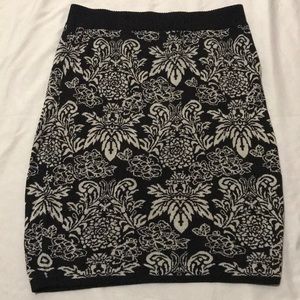 Eva Mendes - Knit Black and White Skirt